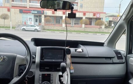 Toyota Voxy II, 2007 год, 1 170 000 рублей, 6 фотография