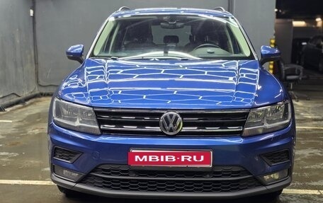 Volkswagen Tiguan II, 2018 год, 2 350 000 рублей, 1 фотография