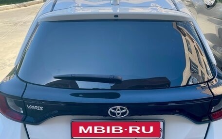 Toyota Yaris, 2022 год, 1 390 000 рублей, 7 фотография