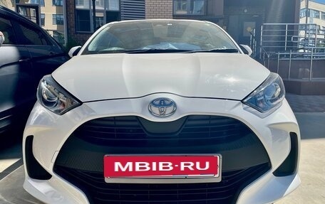 Toyota Yaris, 2022 год, 1 390 000 рублей, 4 фотография
