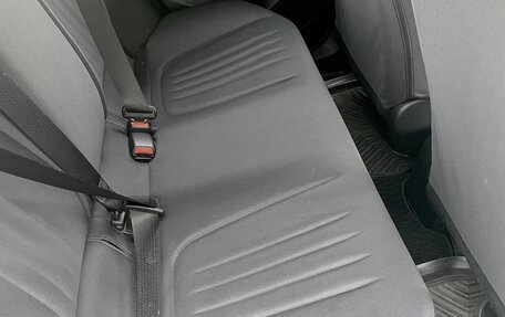 Toyota Yaris, 2022 год, 1 390 000 рублей, 10 фотография