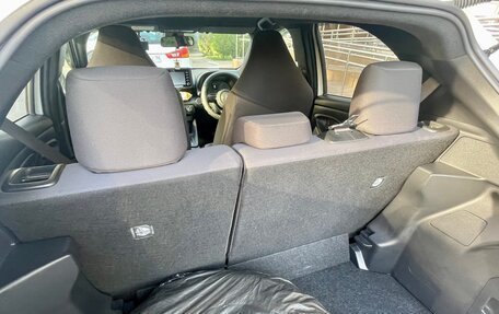 Toyota Yaris, 2022 год, 1 390 000 рублей, 14 фотография