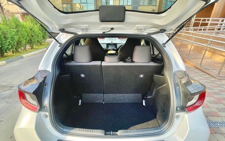 Toyota Yaris, 2022 год, 1 390 000 рублей, 13 фотография