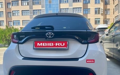 Toyota Yaris, 2022 год, 1 390 000 рублей, 6 фотография