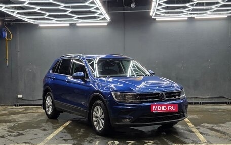 Volkswagen Tiguan II, 2018 год, 2 350 000 рублей, 2 фотография