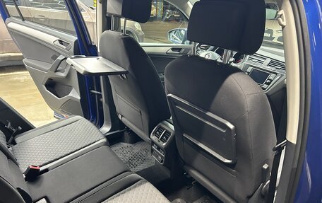 Volkswagen Tiguan II, 2018 год, 2 350 000 рублей, 16 фотография