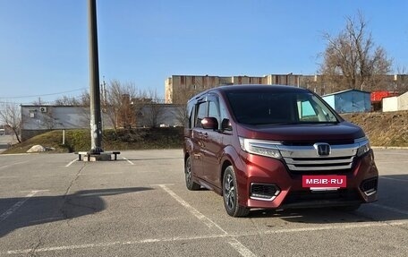 Honda Stepwgn IV, 2018 год, 2 100 000 рублей, 2 фотография