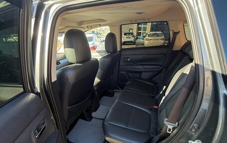 Mitsubishi Outlander III рестайлинг 3, 2014 год, 1 850 000 рублей, 7 фотография