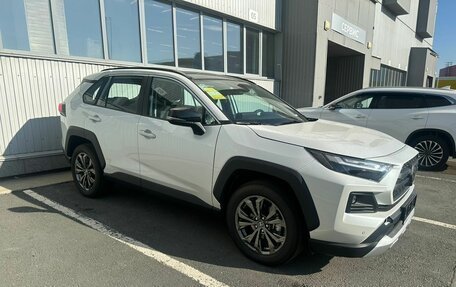 Toyota RAV4, 2025 год, 4 200 000 рублей, 2 фотография