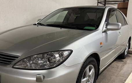 Toyota Camry V40, 2004 год, 950 000 рублей, 1 фотография
