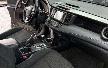 Toyota RAV4, 2018 год, 2 800 000 рублей, 11 фотография