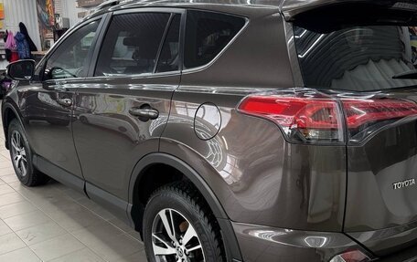 Toyota RAV4, 2018 год, 2 800 000 рублей, 14 фотография