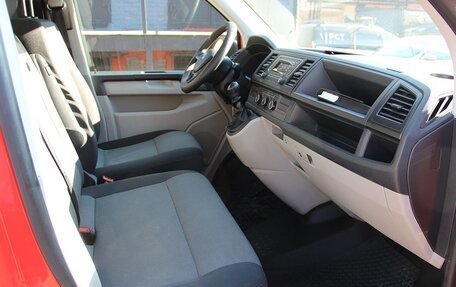 Volkswagen Transporter T6 рестайлинг, 2016 год, 3 000 000 рублей, 8 фотография