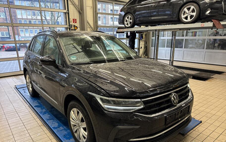 Volkswagen Tiguan II, 2022 год, 2 282 000 рублей, 3 фотография