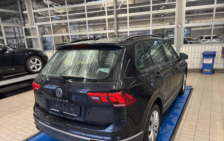 Volkswagen Tiguan II, 2022 год, 2 282 000 рублей, 2 фотография