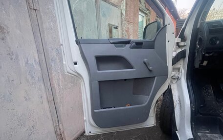 Volkswagen Transporter T5 рестайлинг, 2006 год, 1 000 000 рублей, 8 фотография