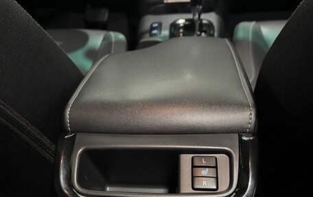 Toyota Hilux VIII, 2021 год, 4 550 000 рублей, 28 фотография