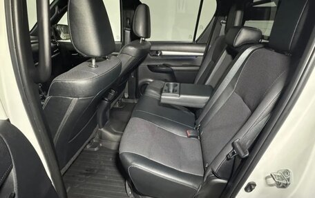 Toyota Hilux VIII, 2021 год, 4 550 000 рублей, 30 фотография