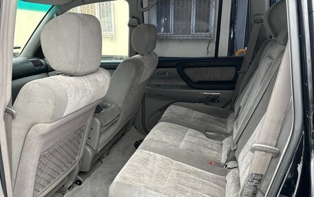 Toyota Land Cruiser 100 рестайлинг 2, 2006 год, 2 000 000 рублей, 10 фотография