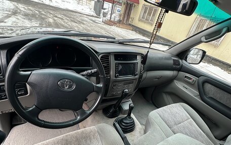 Toyota Land Cruiser 100 рестайлинг 2, 2006 год, 2 000 000 рублей, 8 фотография