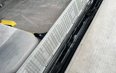 Toyota Land Cruiser 100 рестайлинг 2, 2006 год, 2 000 000 рублей, 12 фотография