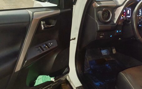 Toyota RAV4, 2018 год, 2 900 000 рублей, 10 фотография