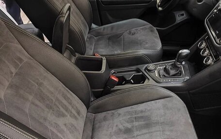 Volkswagen Tiguan II, 2018 год, 2 600 000 рублей, 6 фотография