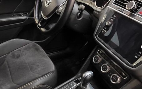 Volkswagen Tiguan II, 2018 год, 2 600 000 рублей, 5 фотография