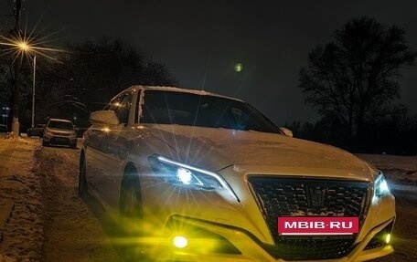 Toyota Crown, 2018 год, 2 900 000 рублей, 21 фотография