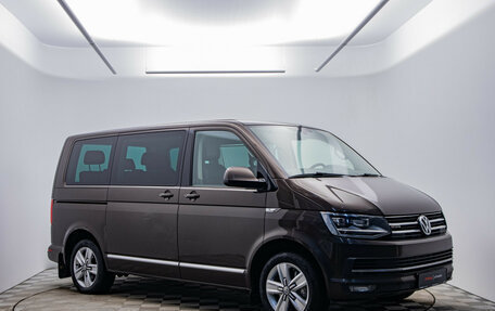 Volkswagen Multivan T6 рестайлинг, 2017 год, 3 690 000 рублей, 3 фотография