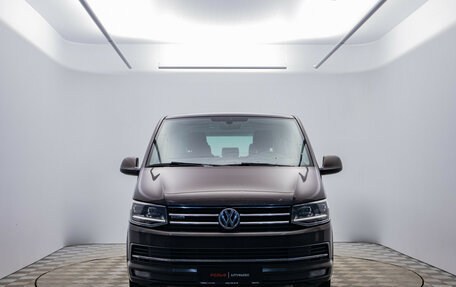 Volkswagen Multivan T6 рестайлинг, 2017 год, 3 690 000 рублей, 2 фотография