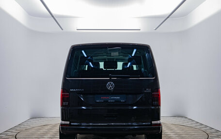 Volkswagen Multivan T6 рестайлинг, 2017 год, 3 690 000 рублей, 6 фотография