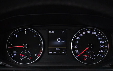 Volkswagen Multivan T6 рестайлинг, 2017 год, 3 690 000 рублей, 12 фотография