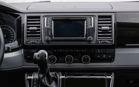 Volkswagen Multivan T6 рестайлинг, 2017 год, 3 690 000 рублей, 14 фотография