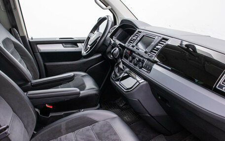 Volkswagen Multivan T6 рестайлинг, 2017 год, 3 690 000 рублей, 9 фотография