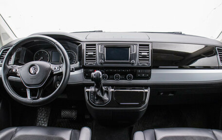 Volkswagen Multivan T6 рестайлинг, 2017 год, 3 690 000 рублей, 13 фотография