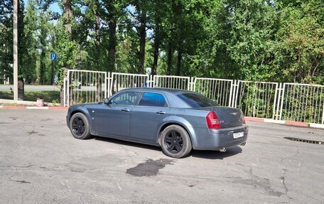Chrysler 300C II, 2004 год, 1 300 000 рублей, 2 фотография