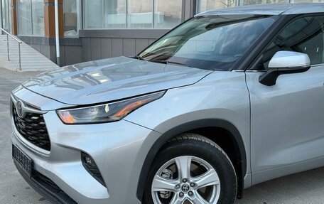 Toyota Highlander, 2022 год, 5 090 000 рублей, 2 фотография