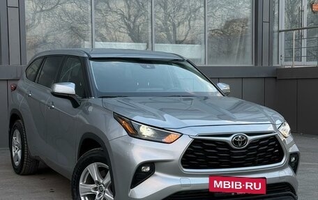 Toyota Highlander, 2022 год, 5 090 000 рублей, 4 фотография