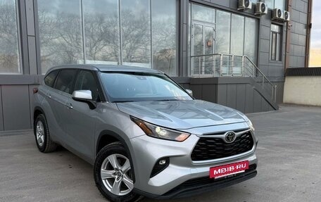 Toyota Highlander, 2022 год, 5 090 000 рублей, 3 фотография