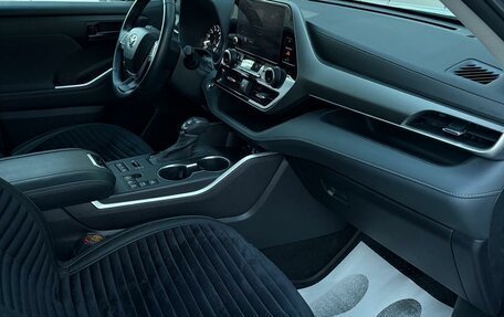 Toyota Highlander, 2022 год, 5 090 000 рублей, 8 фотография