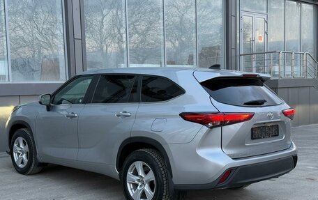Toyota Highlander, 2022 год, 5 090 000 рублей, 13 фотография