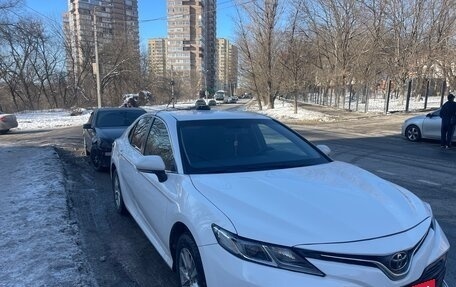 Toyota Camry, 2018 год, 1 750 000 рублей, 3 фотография