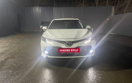 Toyota Camry, 2018 год, 1 750 000 рублей, 6 фотография