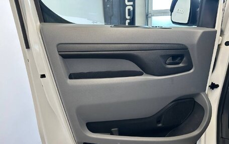 Opel Vivaro, 2021 год, 2 790 000 рублей, 9 фотография