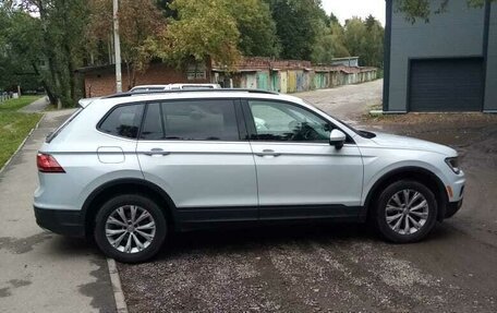 Volkswagen Tiguan II, 2017 год, 1 930 000 рублей, 2 фотография