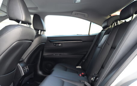 Lexus ES VII, 2016 год, 2 190 000 рублей, 29 фотография