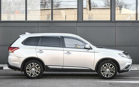 Mitsubishi Outlander III рестайлинг 3, 2018 год, 2 329 000 рублей, 5 фотография