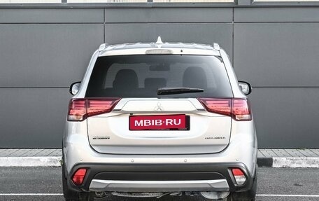 Mitsubishi Outlander III рестайлинг 3, 2018 год, 2 329 000 рублей, 4 фотография