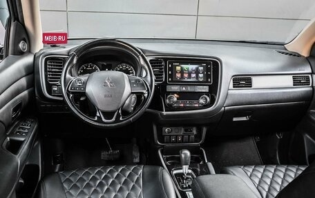 Mitsubishi Outlander III рестайлинг 3, 2018 год, 2 329 000 рублей, 6 фотография